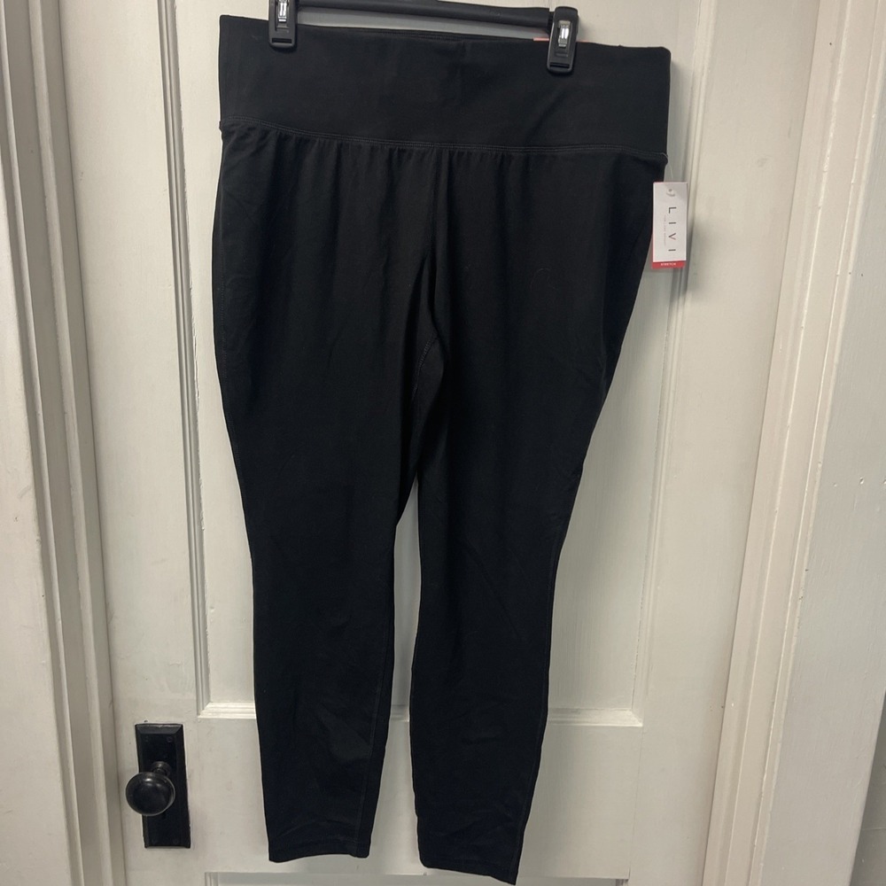 NWT LIVI Lane Bryant Women's Size 18/20 Soft Leggings Active Black